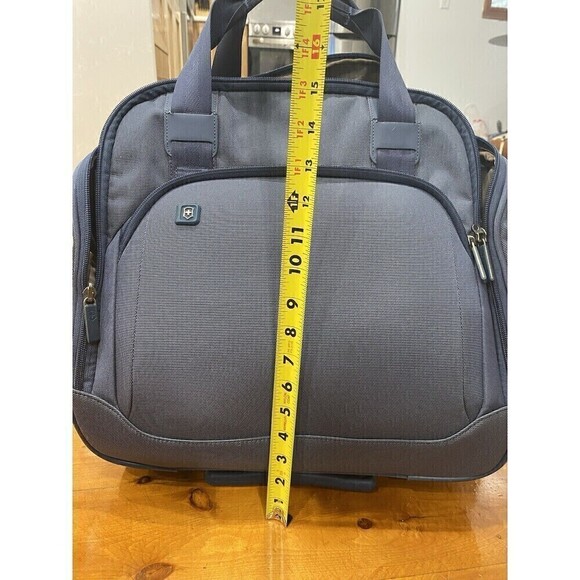 Victorinox Traveler Black 15” Wheeled Luggage Carry On Bag Black Nylon Canvas - Picture 14 of 16